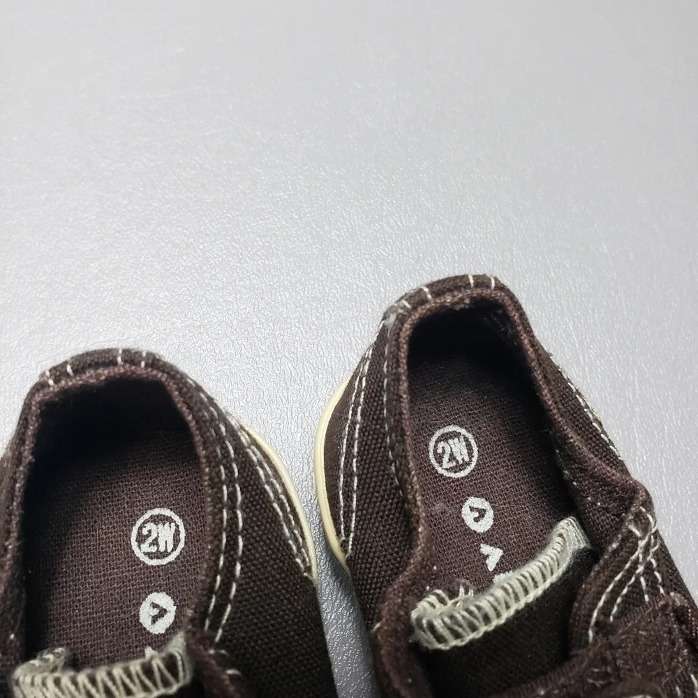 babys airwalk brown shoes size 2W